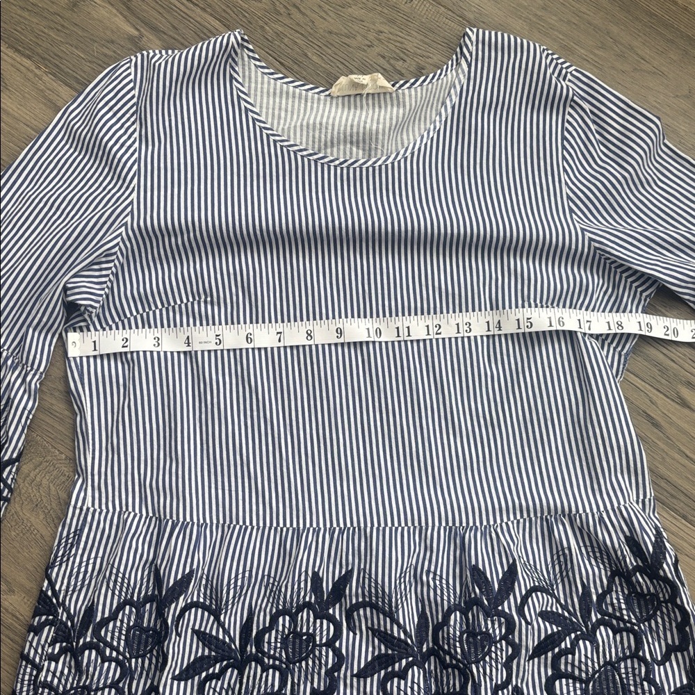 Luna Moon |Striped and Embroidered Boho Bell Sleeve Top Navy and White Sz Medium - Picture 7 of 11